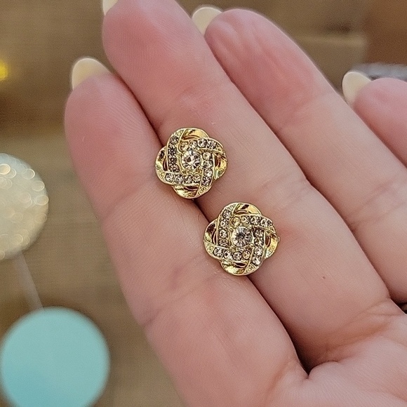 ROSETTE SHIMMER STUD EARRINGS - Picture 5 of 9